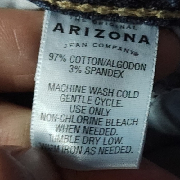 Arizona Dark Wash Sandblasted Denim Blue Bermuda Shorts Juniors Size 3 Cute EUC - Picture 5 of 5